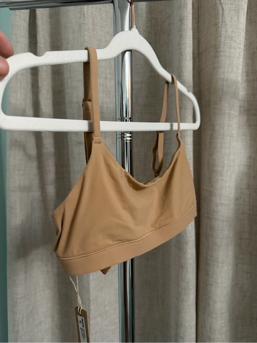 SKIMS Seamless fits everybody Scoop Bralette — Sandstone Tan - Picture 2 of 5